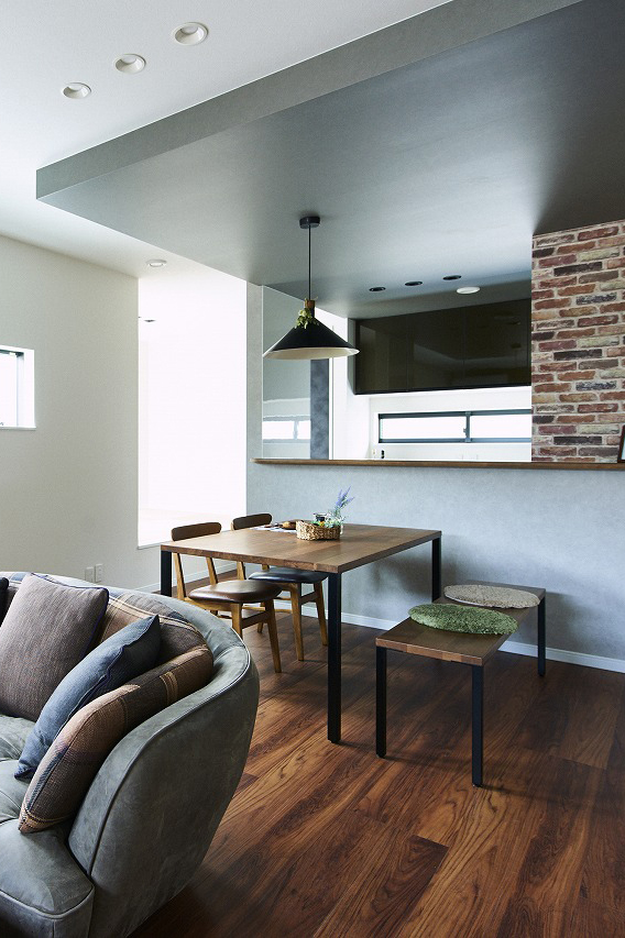 素材感と個性が調和する、デザインハウス