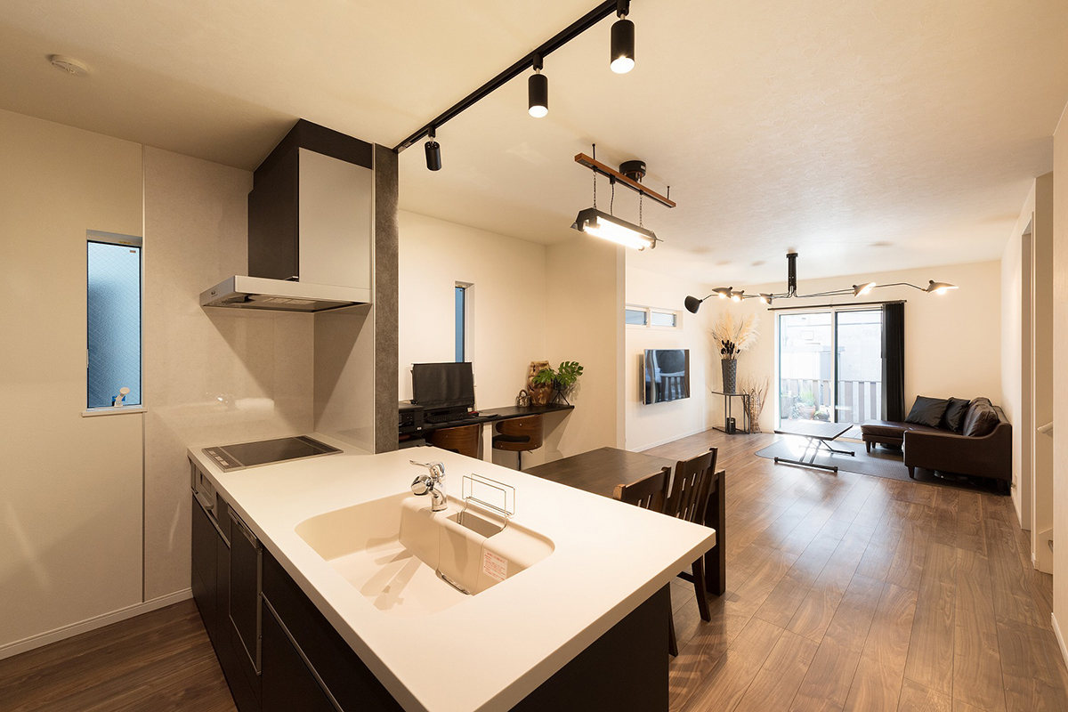 大人のBLACK&GRAYな家