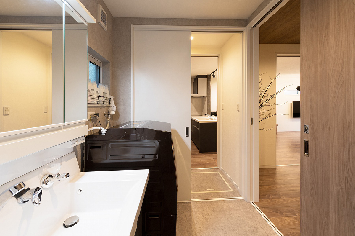 大人のBLACK&GRAYな家